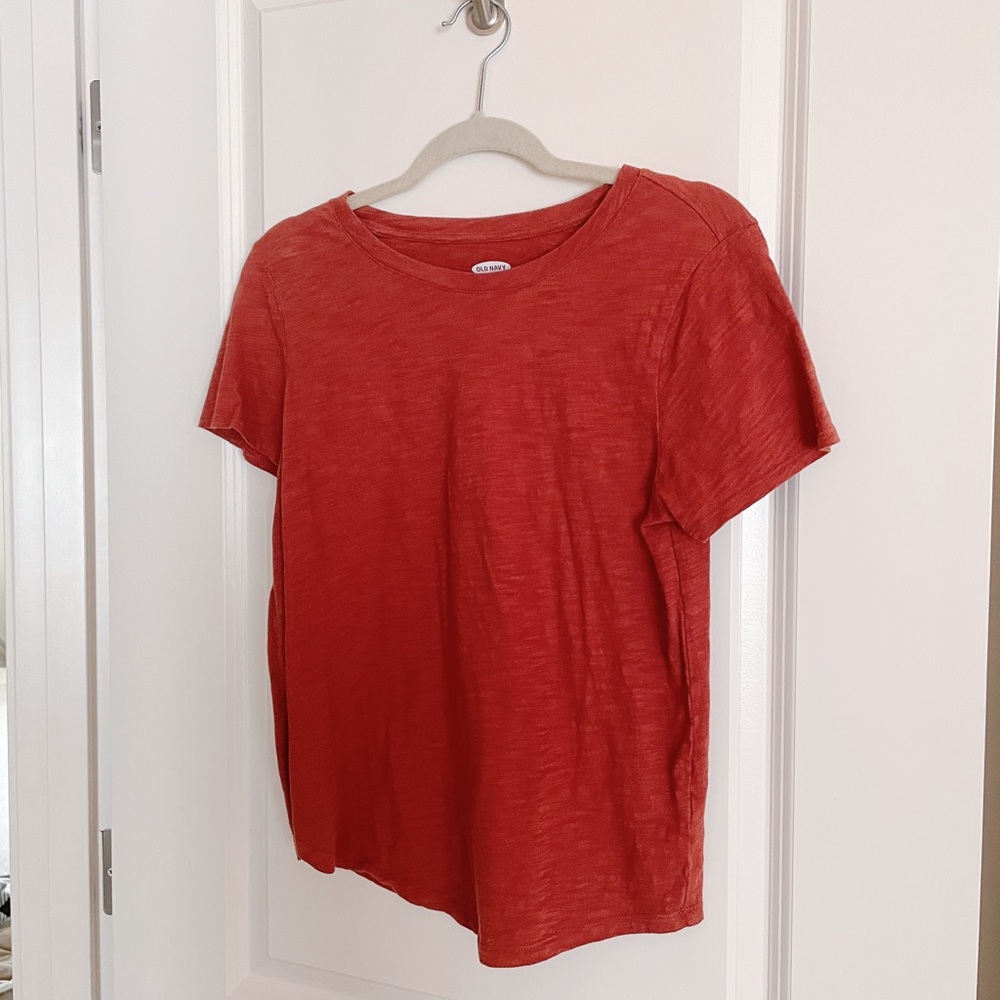 Old Navy orange tee